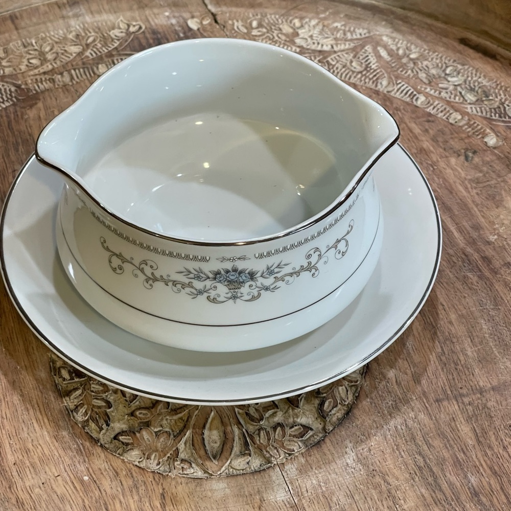Diane porcelain china gravy boat